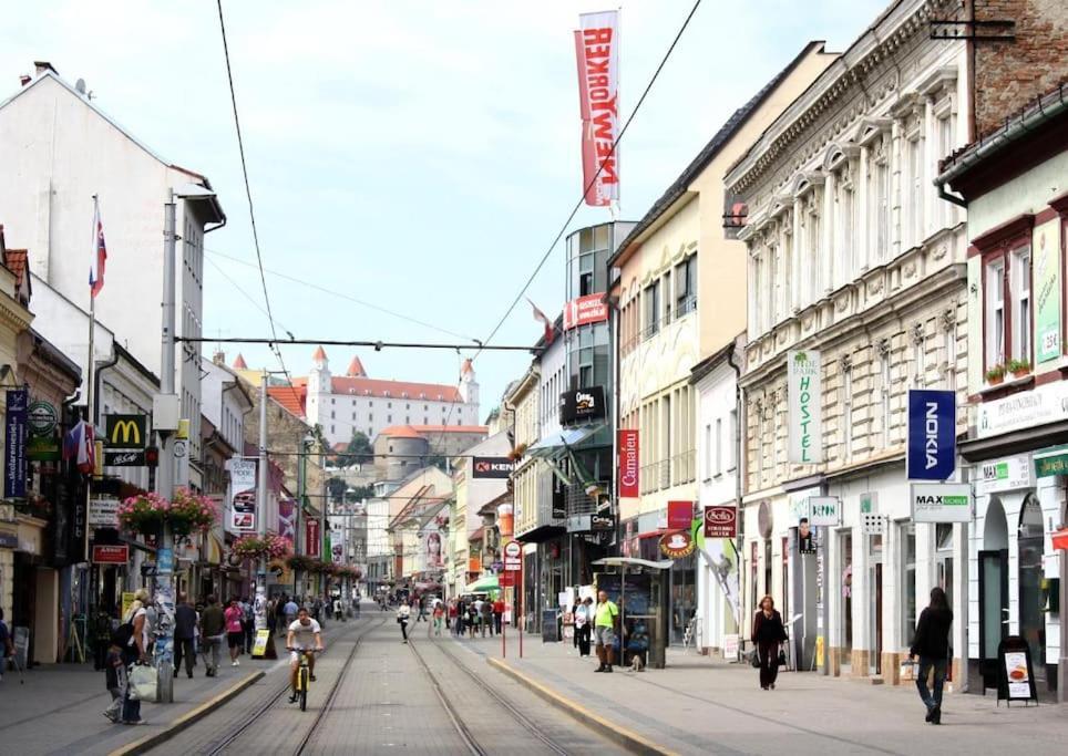Gorgeous City Center Apartment In Bratislava With Free Parking 外观 照片