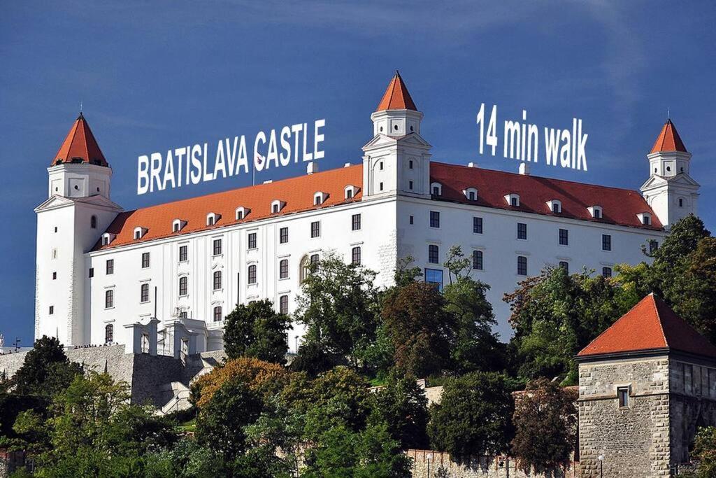 Gorgeous City Center Apartment In Bratislava With Free Parking 外观 照片