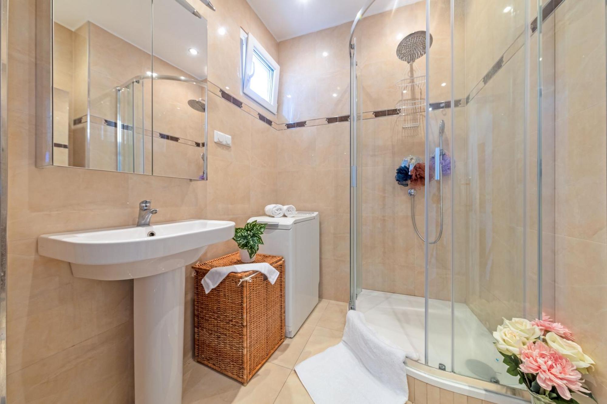 Gorgeous City Center Apartment In Bratislava With Free Parking 外观 照片