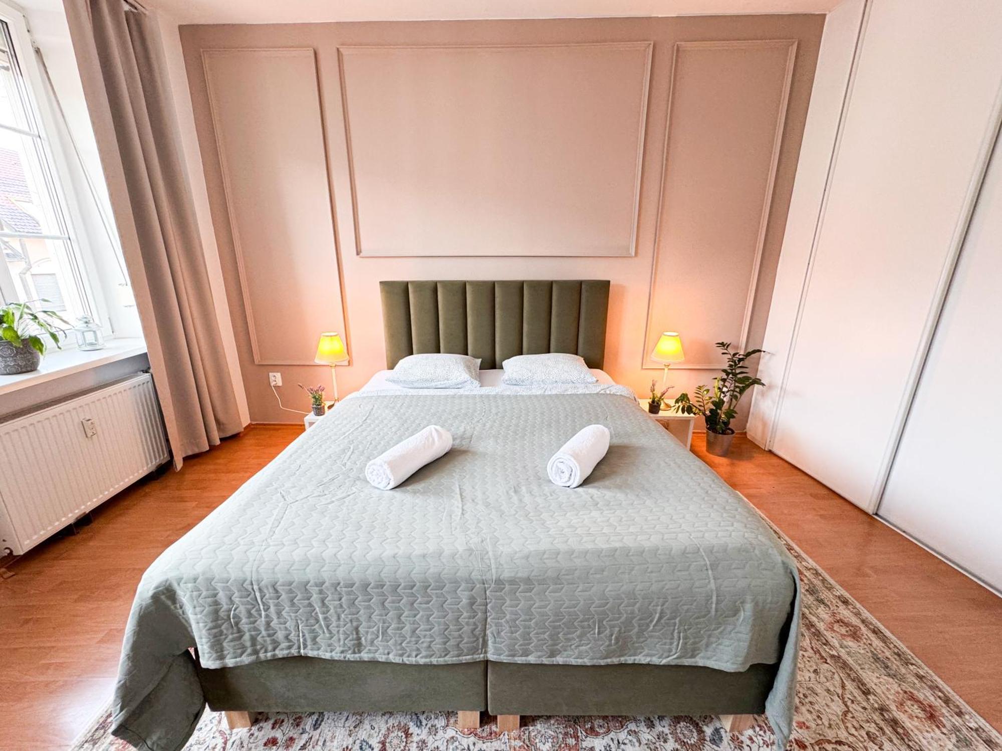 Gorgeous City Center Apartment In Bratislava With Free Parking 外观 照片